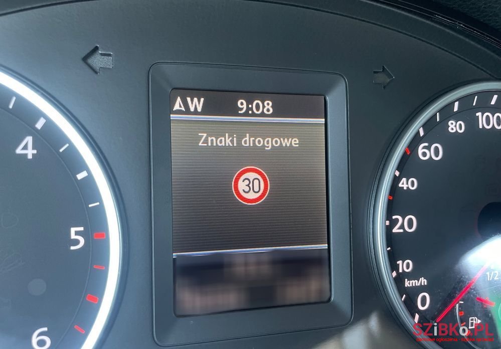 2012' Volkswagen Tiguan photo #6