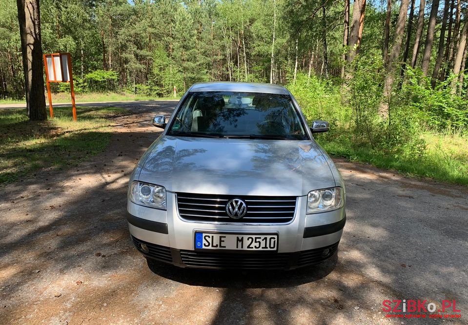 2002' Volkswagen Passat photo #6