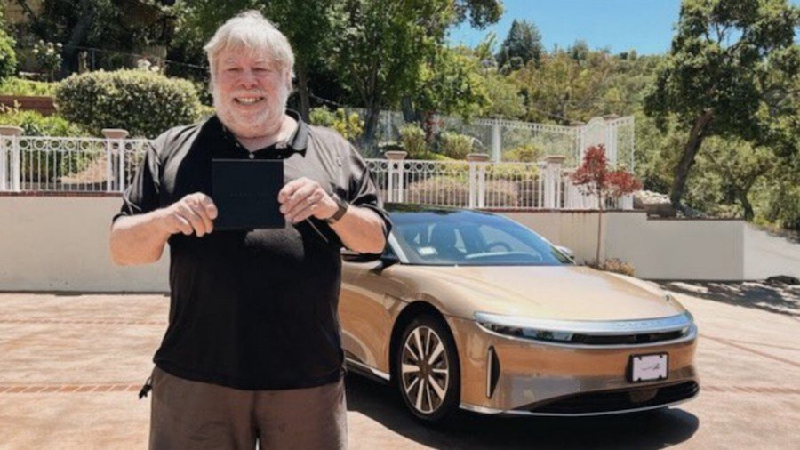 Get A Tesla If You Want To See AI That’s “Trying To Kill You”: Steve Wozniak