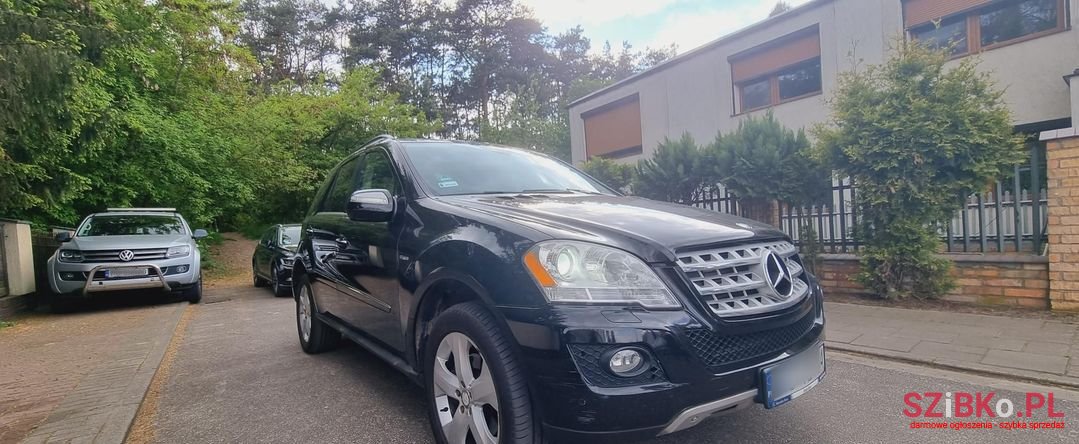 2010' Mercedes-Benz Ml photo #3