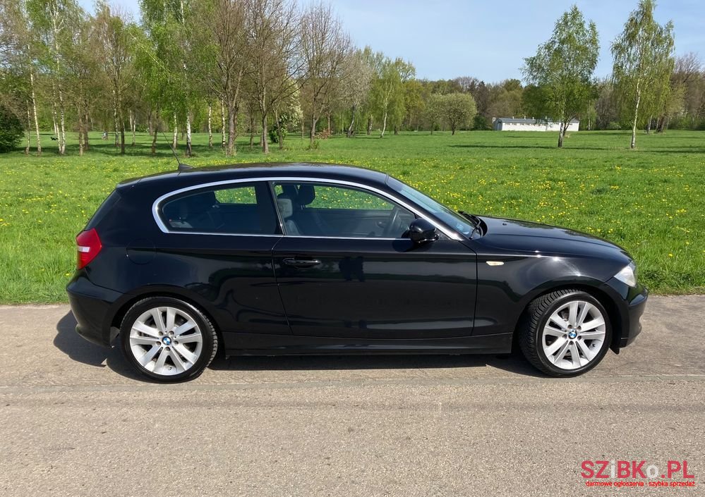 2010' BMW 1 Series 118I photo #5