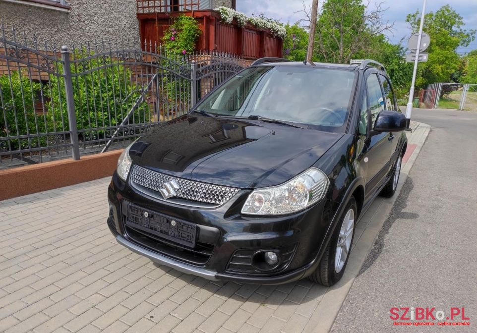 2010' Suzuki SX4 photo #2