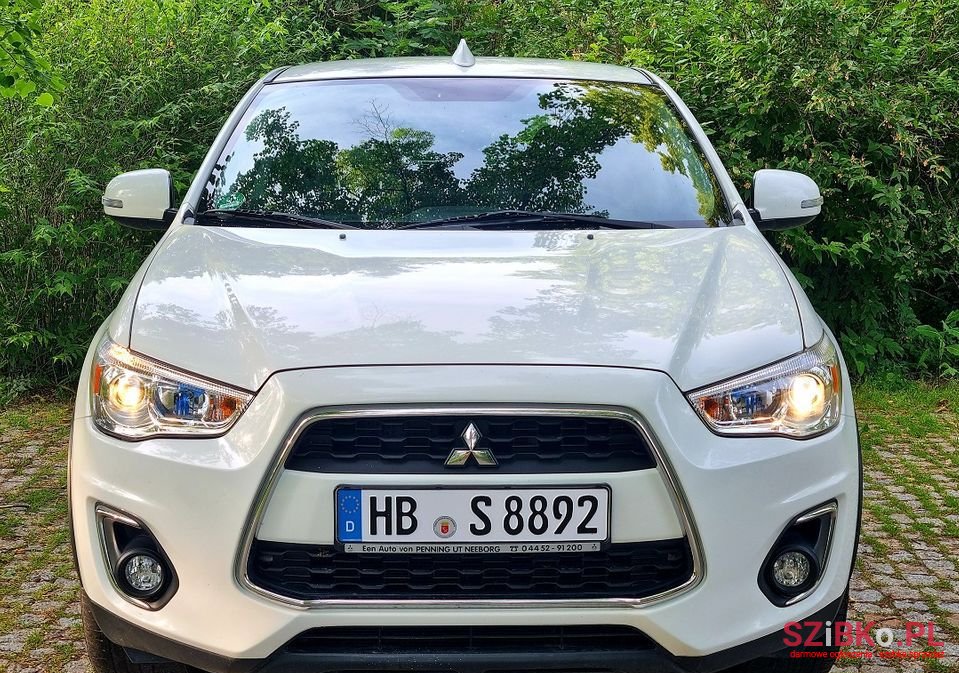 2015' Mitsubishi ASX photo #5