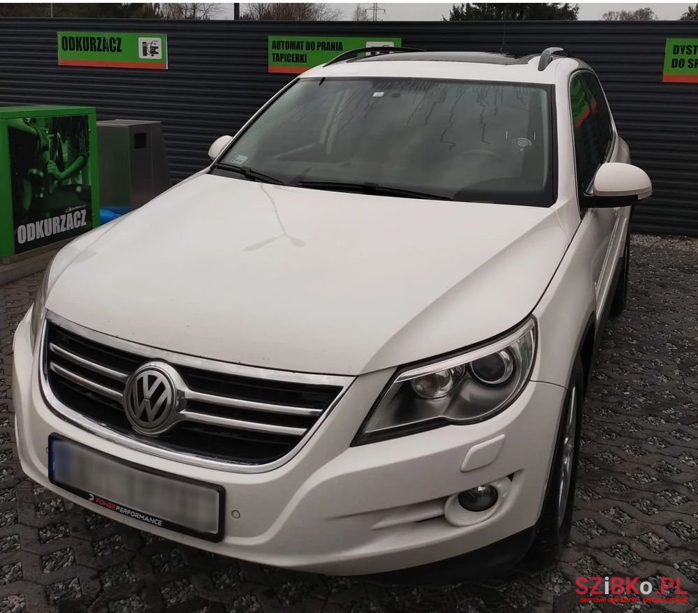 2011' Volkswagen Tiguan photo #3