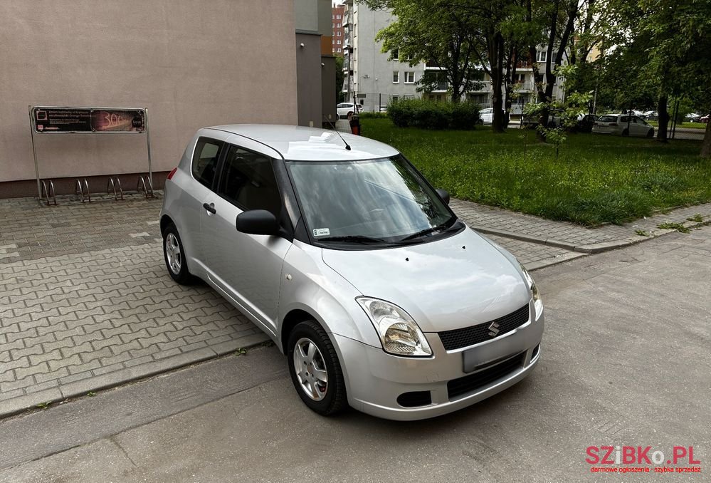 2005' Suzuki Swift 1.3 Sakura photo #6