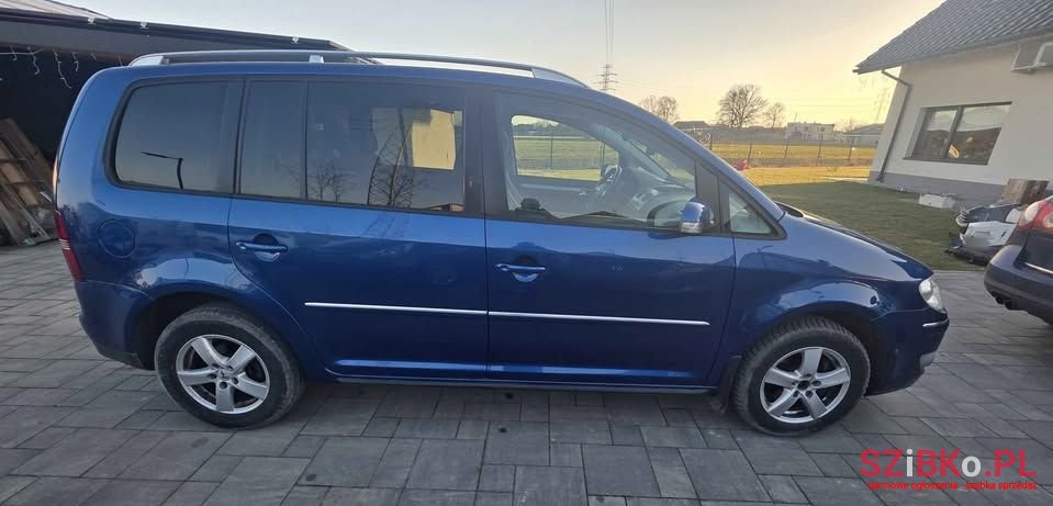 2009' Volkswagen Touran photo #4