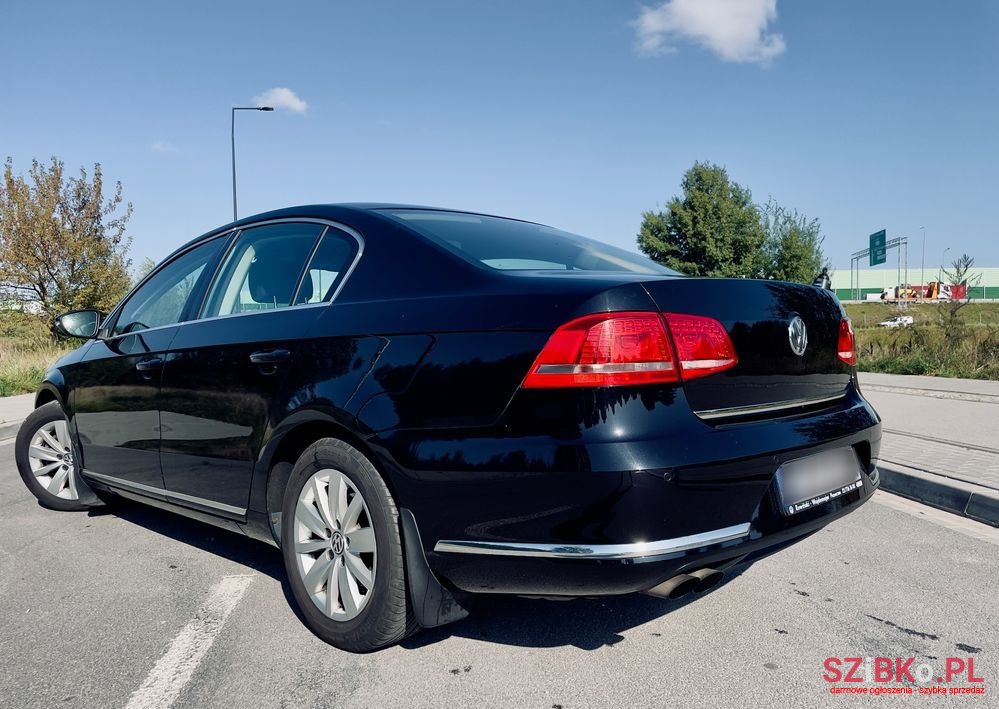 2011' Volkswagen Passat photo #6