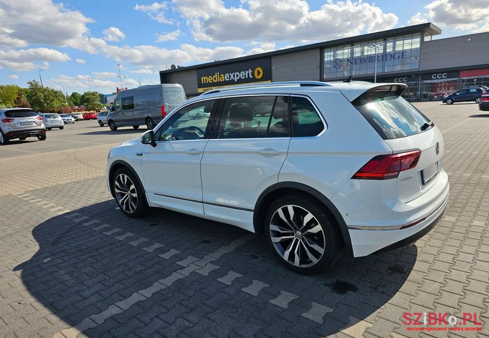 2017' Volkswagen Tiguan photo #3