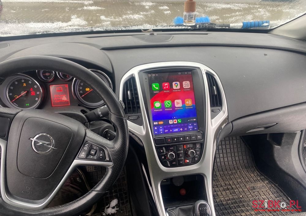 2012' Opel Astra photo #5