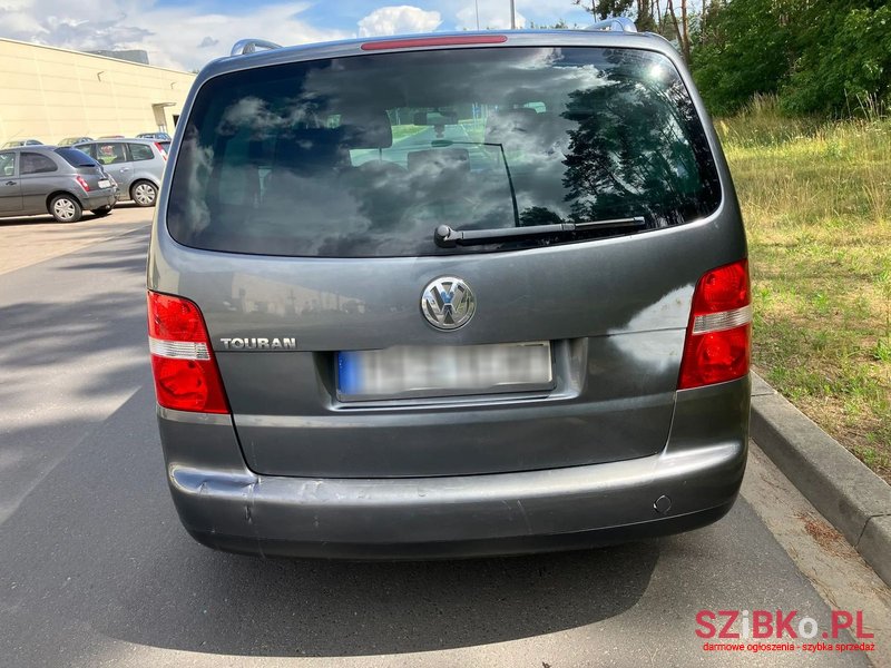 2004' Volkswagen Touran photo #6