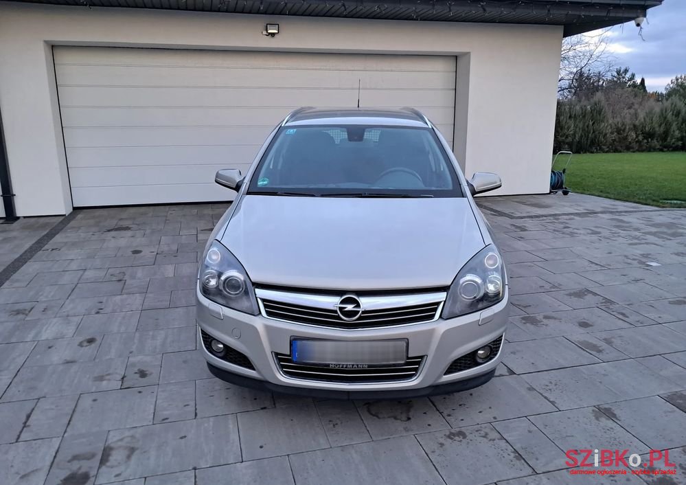 2009' Opel Astra 1.6 Caravan photo #1