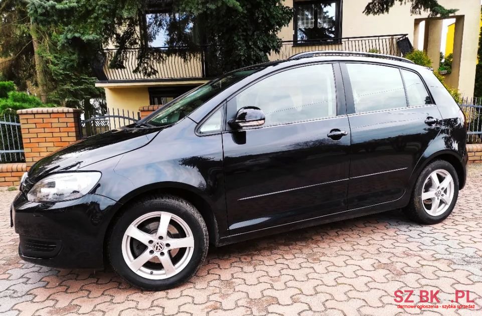 2009' Volkswagen Golf photo #2