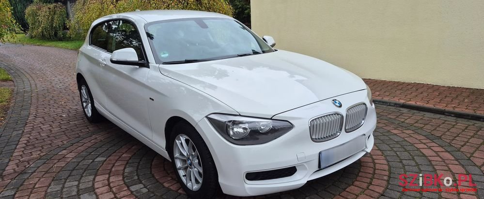 2013' BMW 1 Series 116I Urban Line photo #1