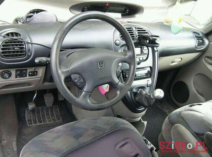 2000' Citroen Xsara Picasso photo #1