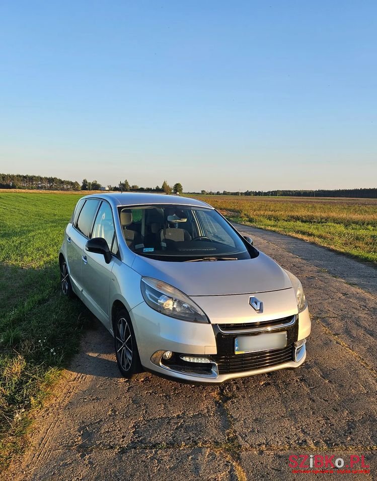 2013' Renault Scenic photo #1