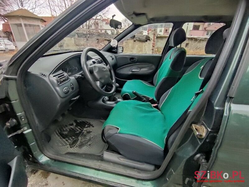 1999' Ford Escort photo #5