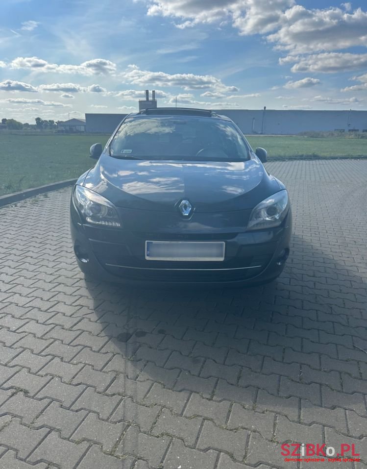 2011' Renault Megane photo #2