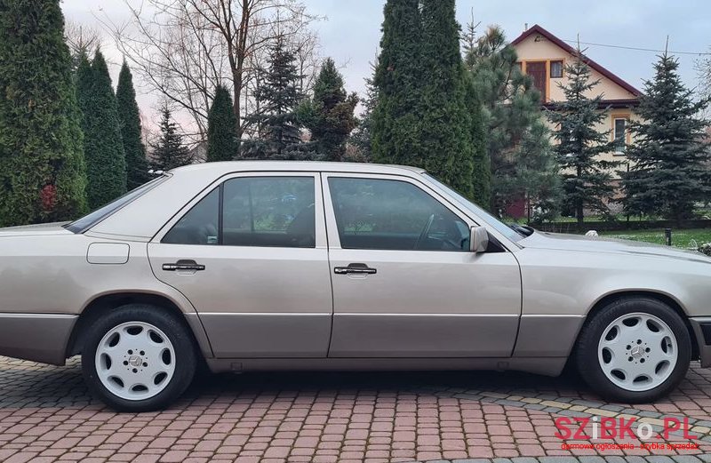 1993' Mercedes-Benz W124 photo #5