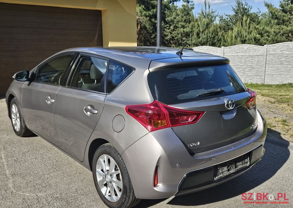 2013' Toyota Auris 1.6 Executive photo #6