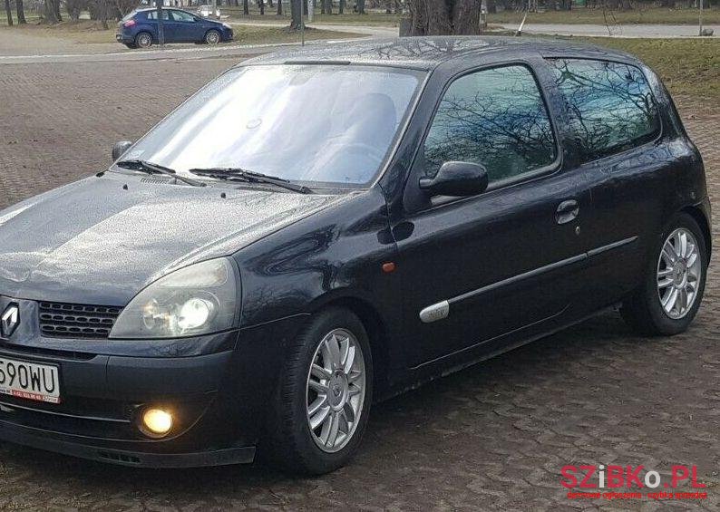 2002' Renault Clio photo #1