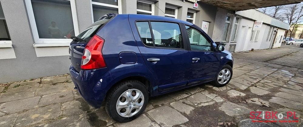 2008' Dacia Sandero photo #4