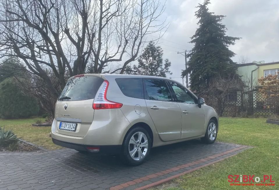 2010' Renault Scenic photo #4