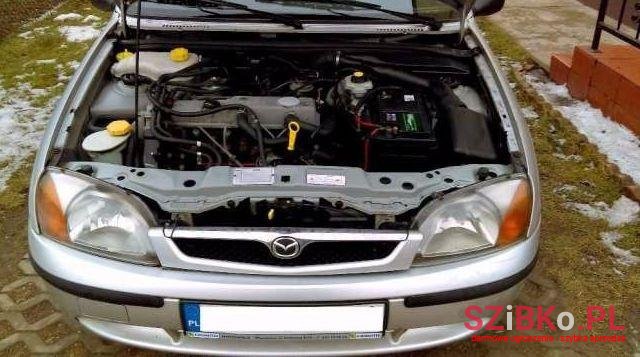 2002' Mazda 121 photo #4