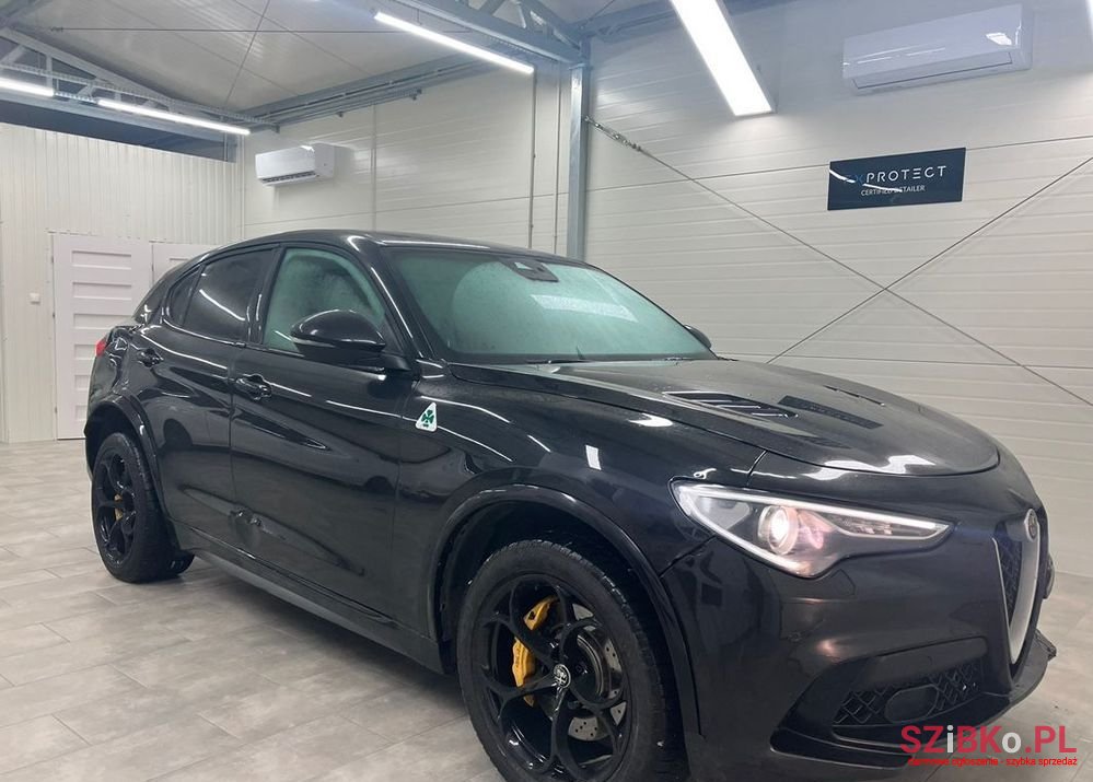 2018' Alfa Romeo Stelvio photo #1