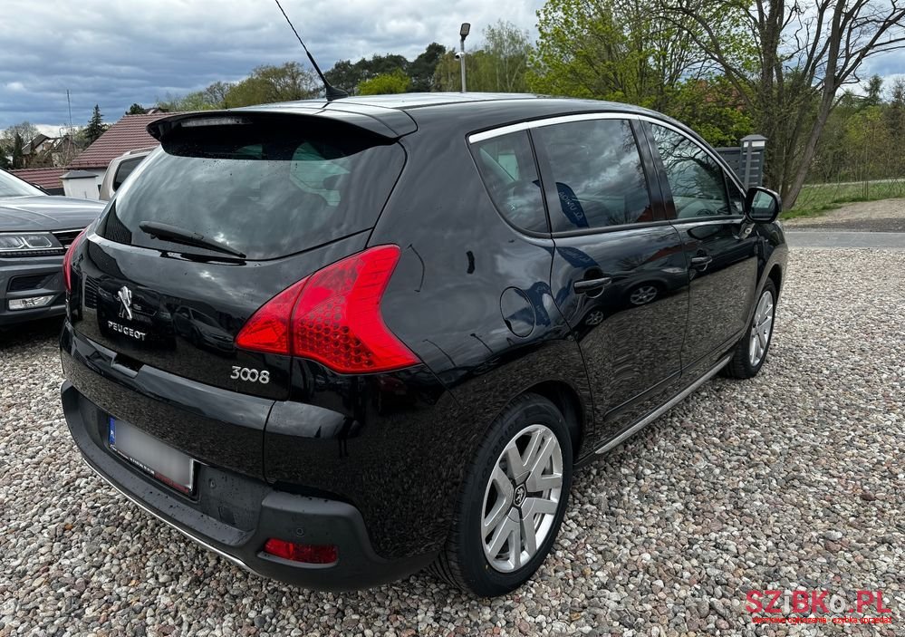 2013' Peugeot 3008 Hybrid4 photo #6