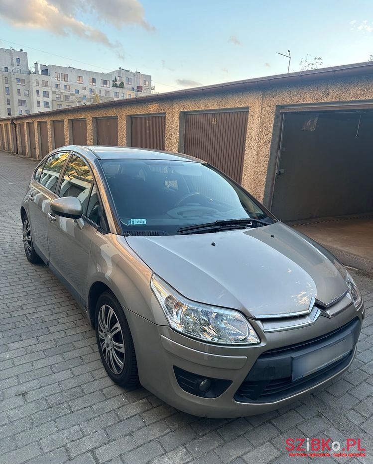 2009' Citroen C4 1.6 Vti Equilibre photo #1
