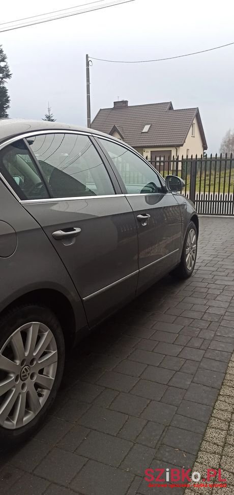 2005' Volkswagen Passat photo #6