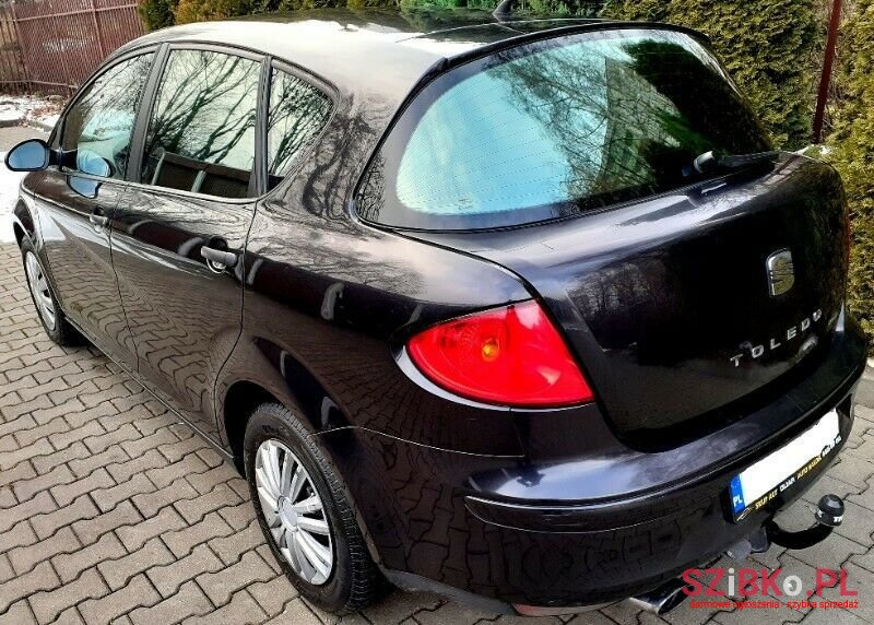 2009' SEAT Toledo photo #5