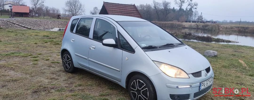 2005' Mitsubishi Colt photo #3