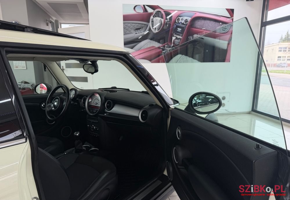 2010' MINI Cooper photo #5