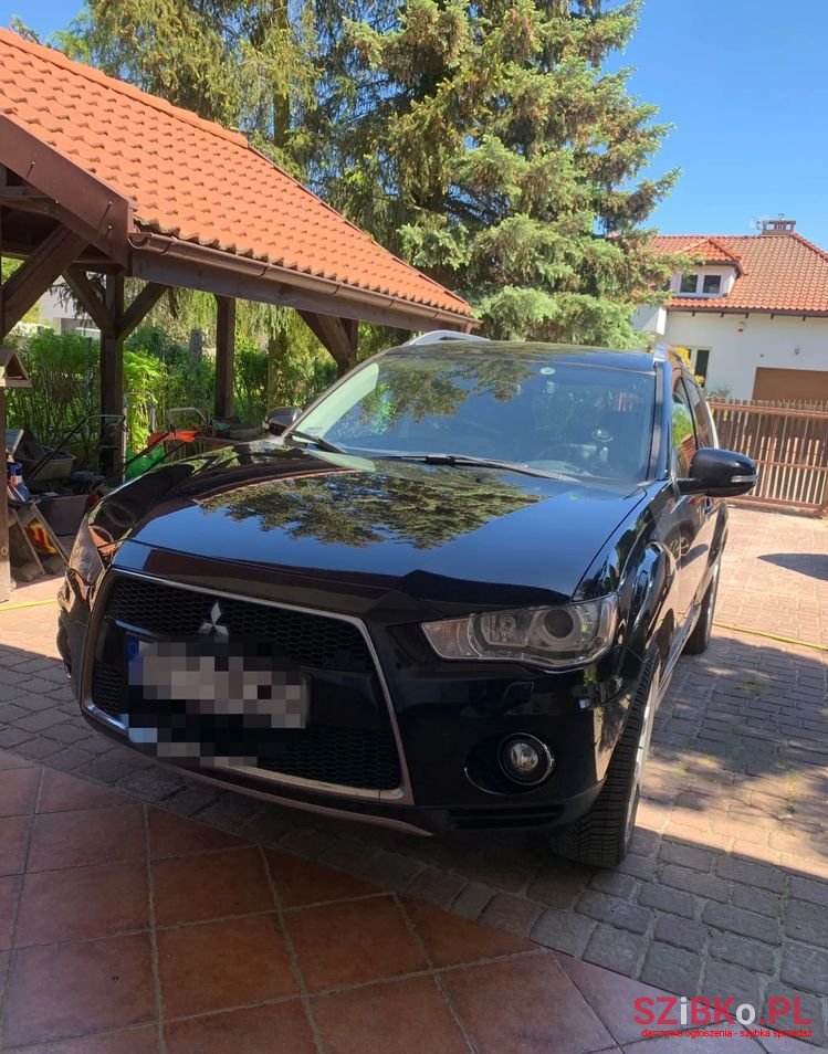 2010' Mitsubishi Outlander photo #3