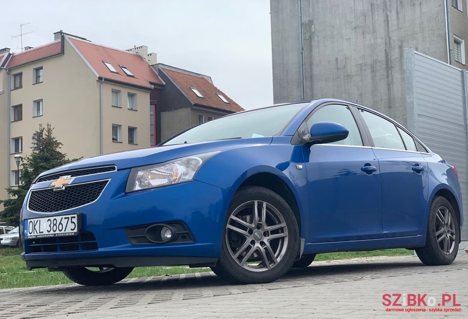 2011' Chevrolet Cruze photo #2