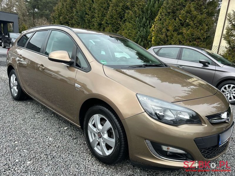 2013' Opel Astra photo #3