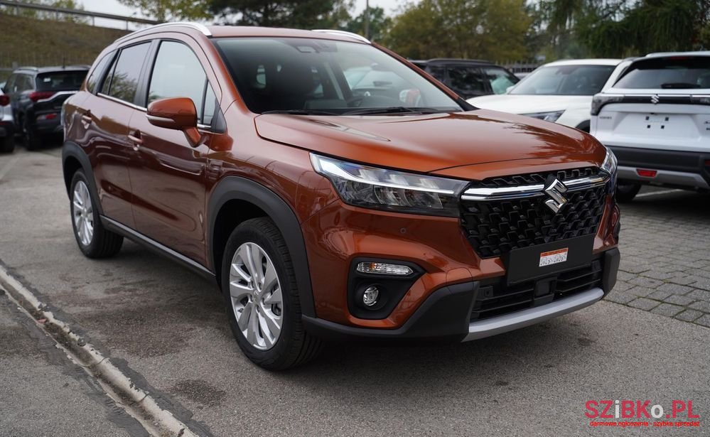 2023' Suzuki SX4 S-Cross photo #2