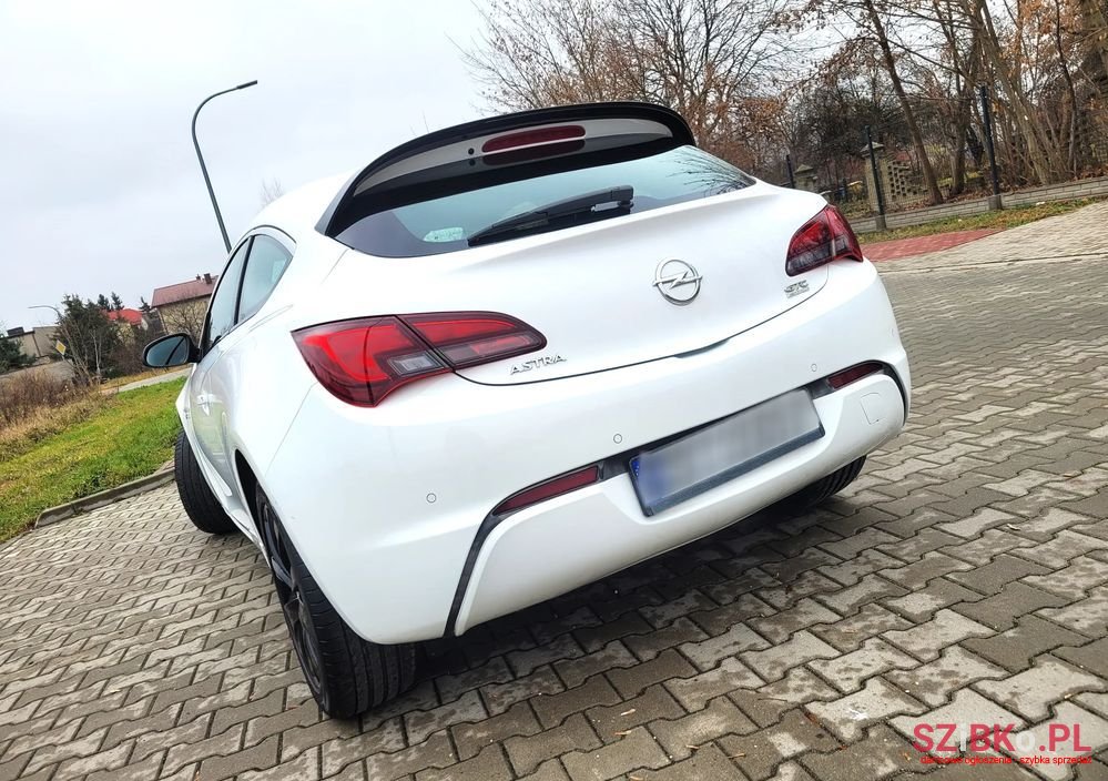 2014' Opel Astra photo #3