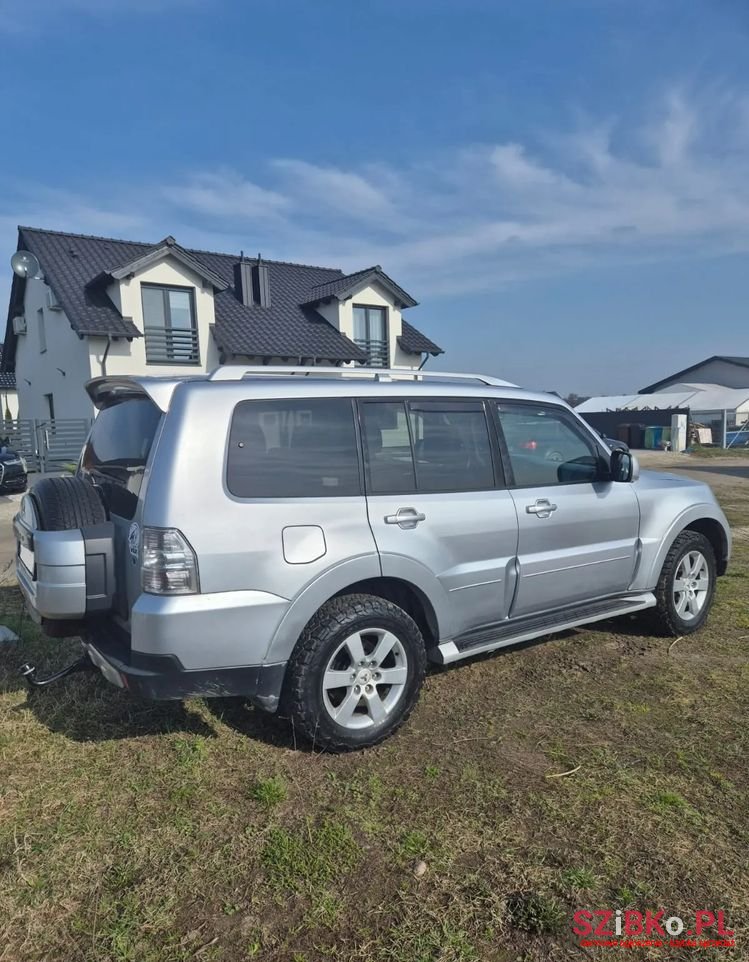 2007' Mitsubishi Pajero photo #5