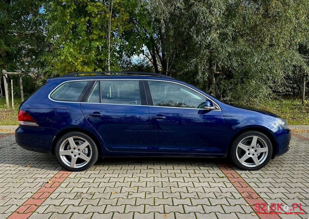 2010' Volkswagen Golf photo #3