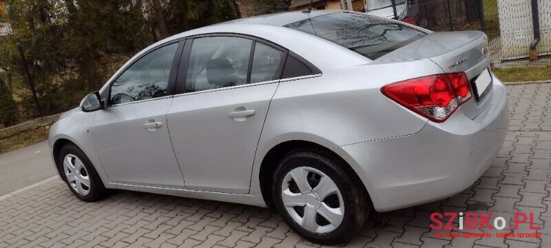 2011' Chevrolet Cruze photo #3