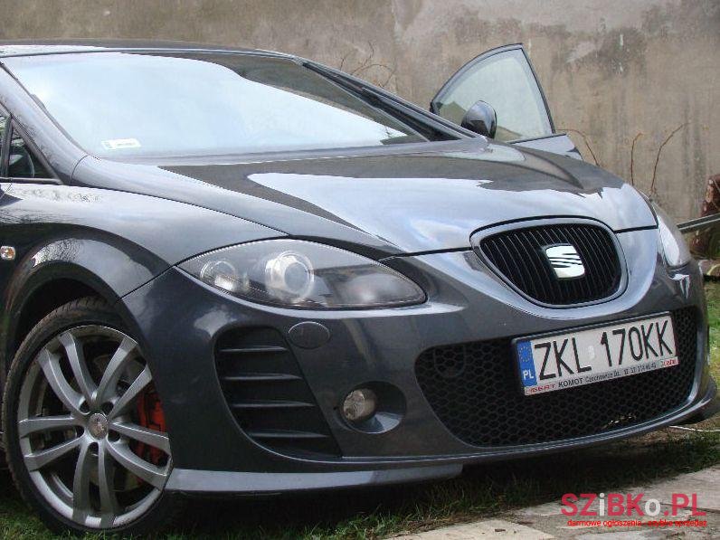 2007' SEAT Leon photo #1