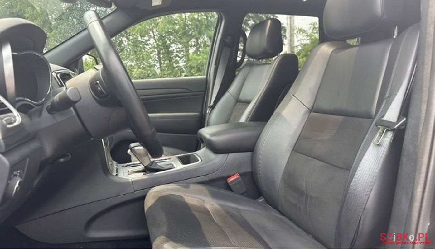 2020' Jeep Grand Cherokee photo #6