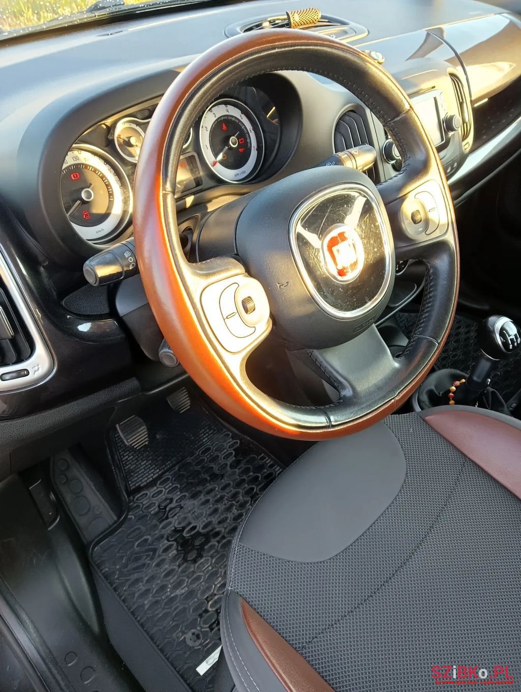 2016' Fiat 500L photo #5