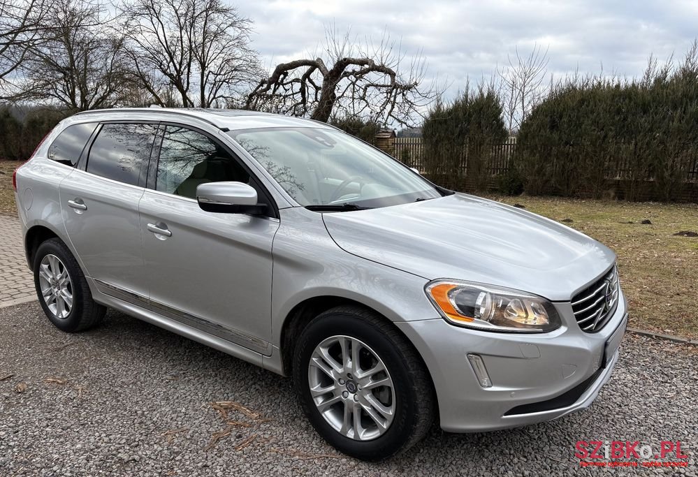 2015' Volvo Xc 60 T4 Momentum photo #4