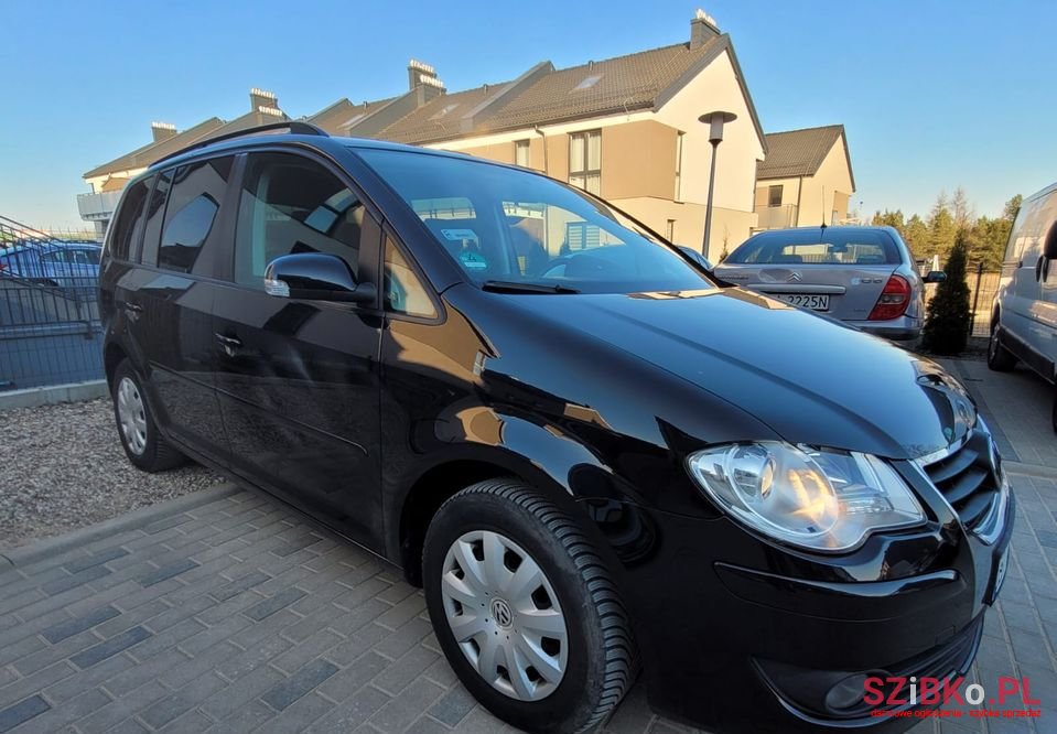 2008' Volkswagen Touran photo #2