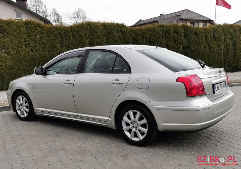 2005' Toyota Avensis photo #4