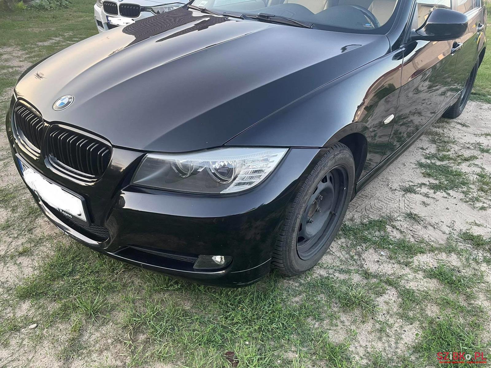 2011' BMW 3 Series Sedan photo #2