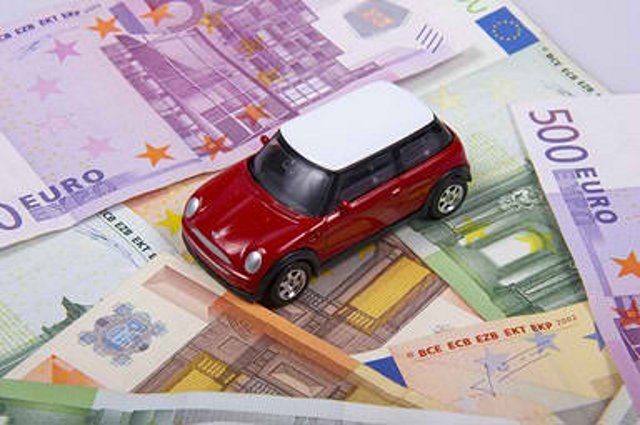 Jak odliczyć pełny VAT od samochodu? Liczyć na importerów albo założyć firmę w Czechach